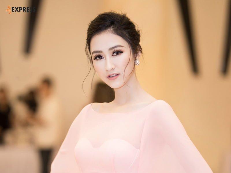 Á hậu Hà Thu trong một sự kiện
