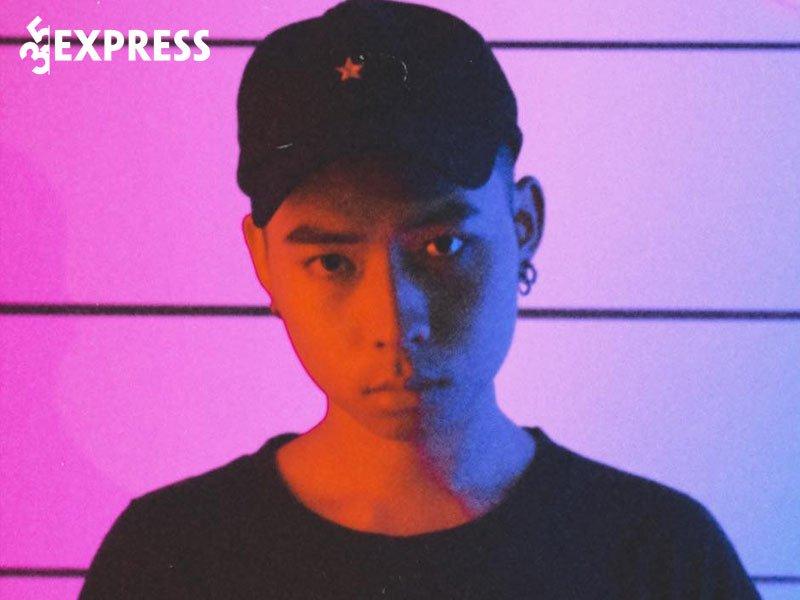 alt text: Rapper Wxrdie với phong cách thời trang cá tính