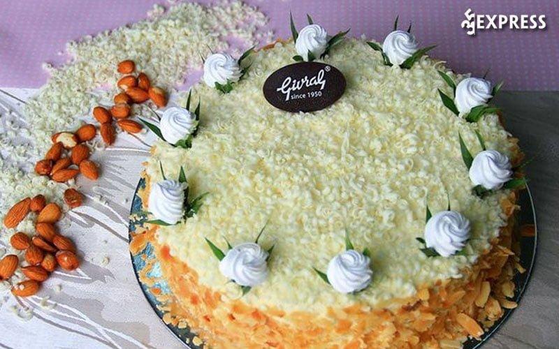 Bánh sinh nhật Givral Bakery