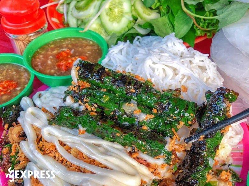 Bò lá lốt Tân Quy quận 7 - món ăn vặt hấp dẫn