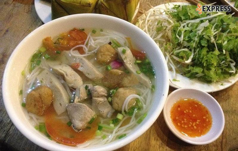 Bún cá Hạnh Nhiên tại Nha Trang