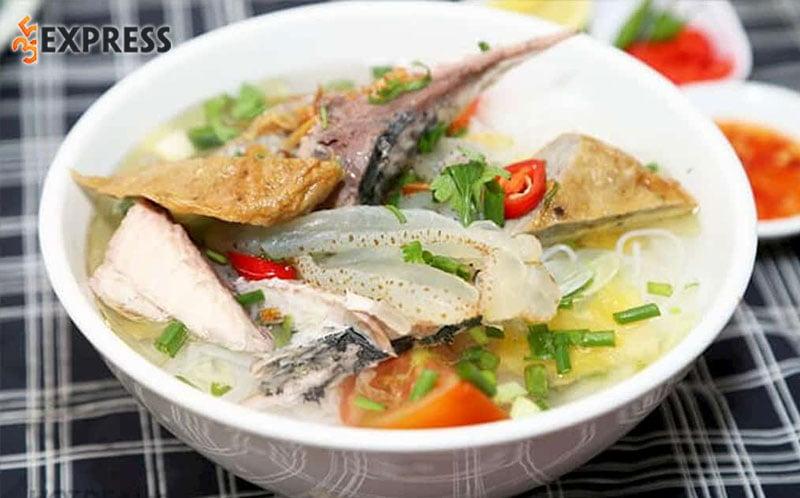 Bún sứa Dốc Lếch - đặc sản Nha Trang