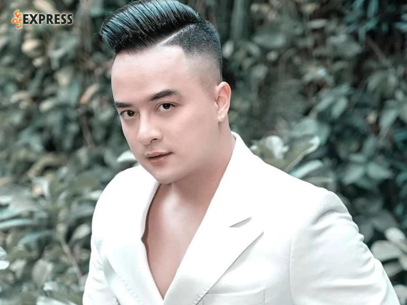 Ca sĩ Cao Thái Sơn trong một bức ảnh chân dung.
