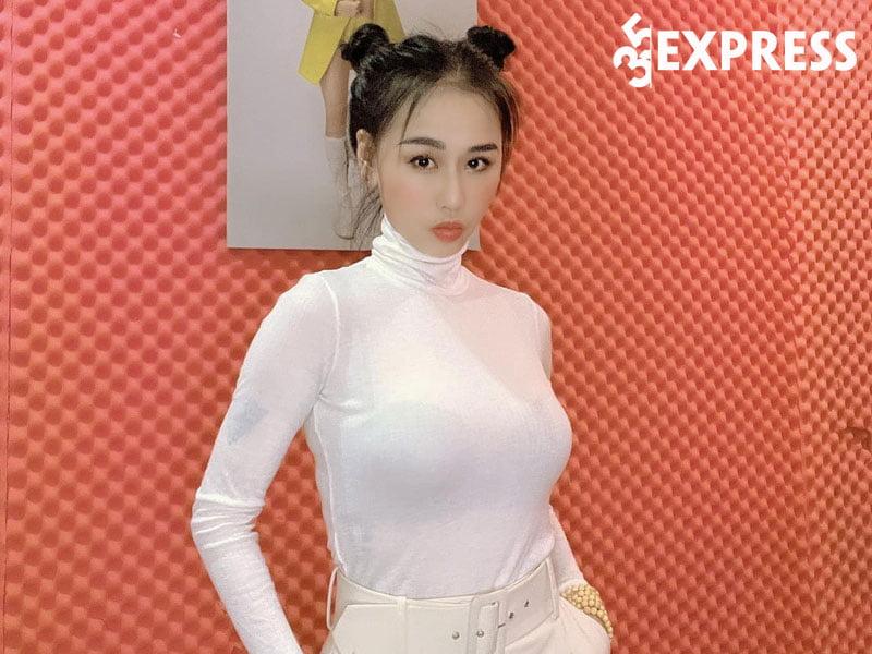 DJ Tiên Moon trong trang phục biểu diễn