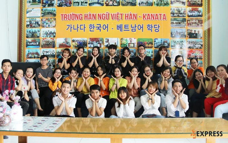 Giảng viên và học viên tại Kanata