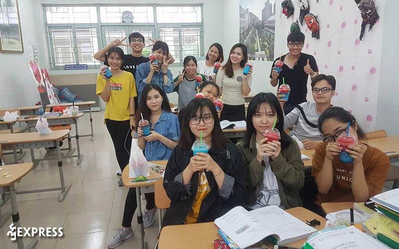 Hình ảnh trung tâm tiếng Hàn HIAST