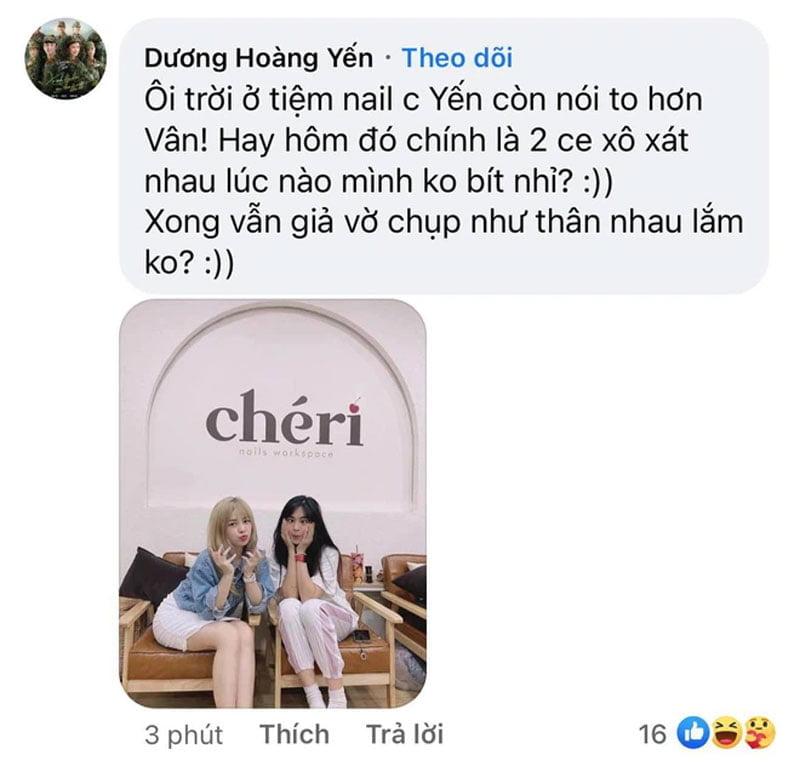 Khánh Vân và Dương Hoàng Yến chụp ảnh thân thiết