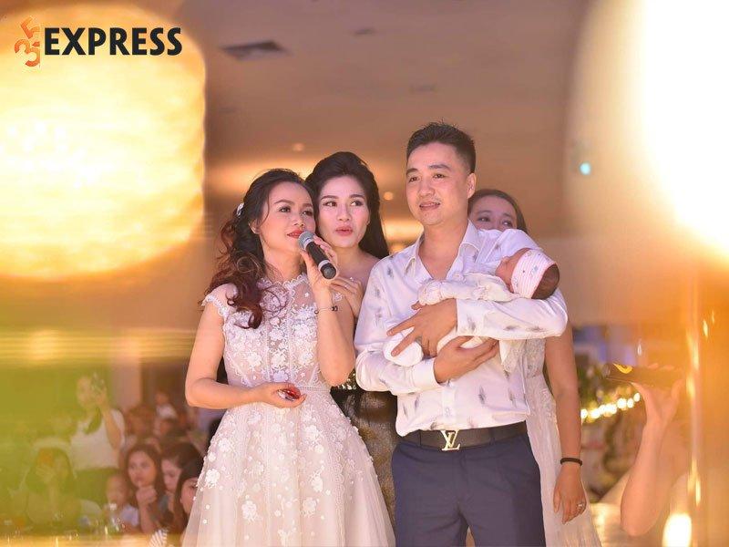 Khoảnh khắc hạnh phúc của Cao Xuân Thắng và Hoàng Yến