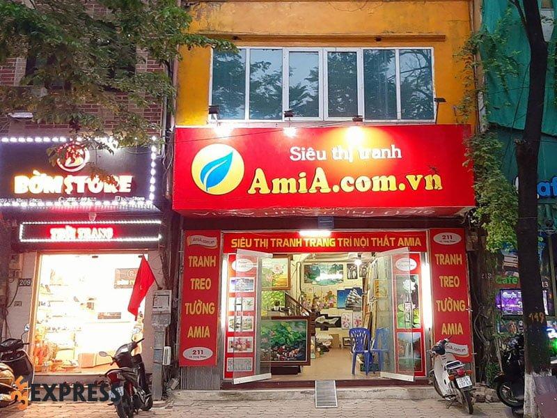 Không gian trưng bày tranh tại Siêu thị tranh AMIA