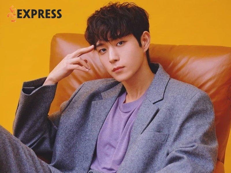Kim Young Dae trong một buổi chụp hình