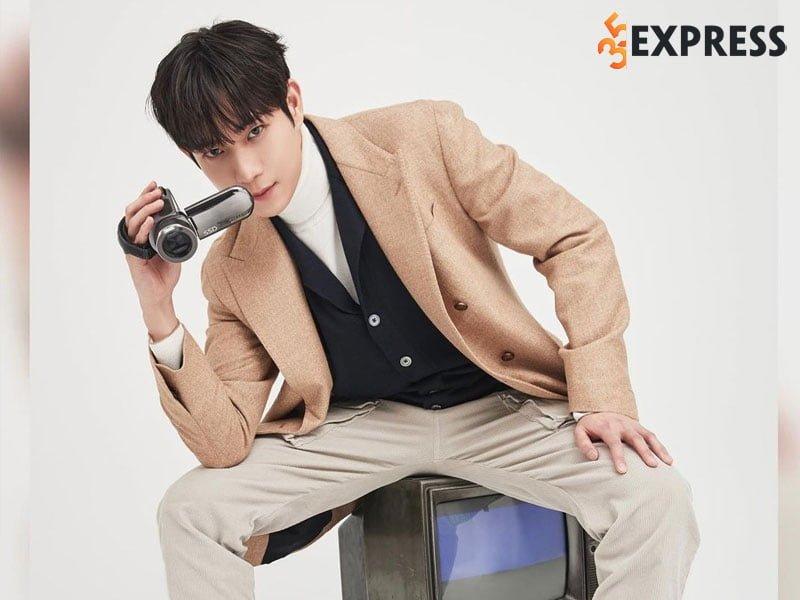 Kim Young Dae trong một buổi phỏng vấn