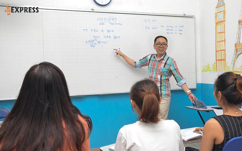 Lớp học tại trung tâm tiếng Hàn Newsky