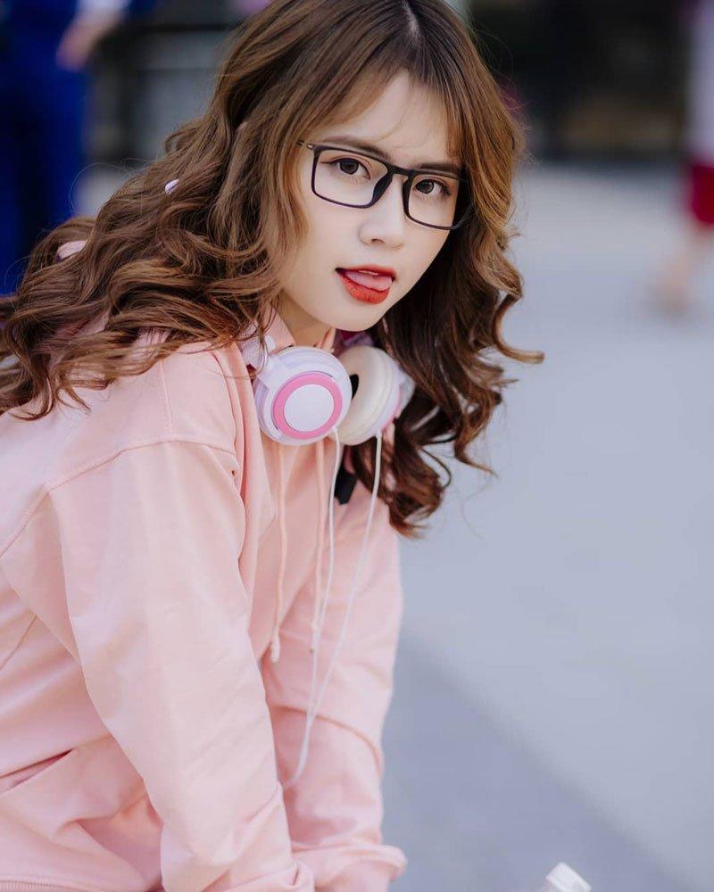 Một hình ảnh minh họa cho việc sử dụng từ Mlem Mlem trên mạng xã hội