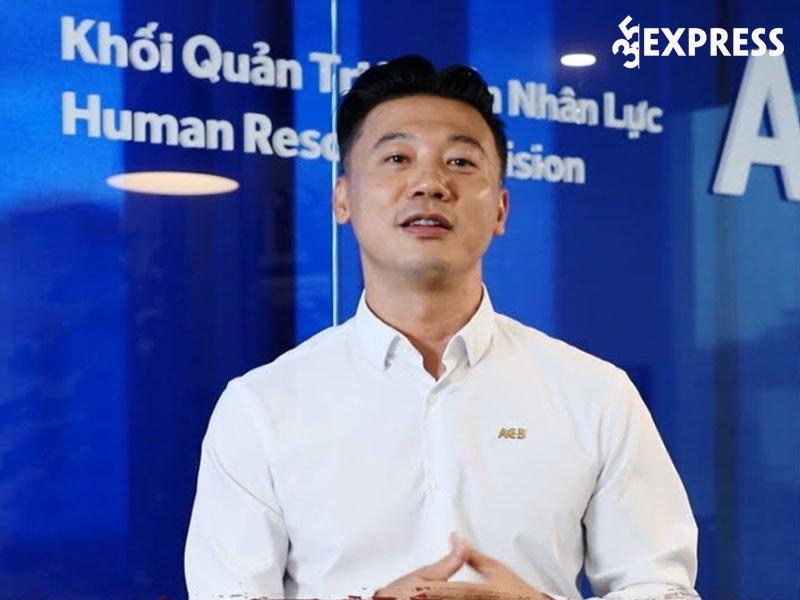 Nguyễn Khắc Nguyện trong công việc tại ngân hàng