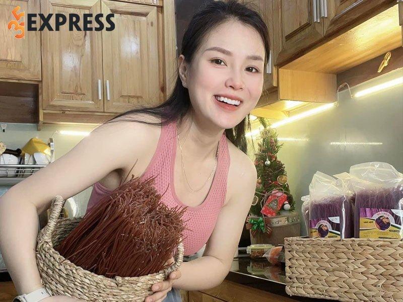 Thu Nhi tập luyện thể thao