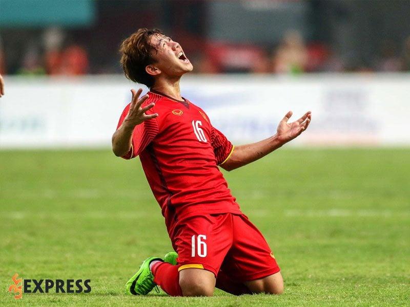 Trần Minh Vương ghi bàn vào lưới UAE tại vòng loại World Cup 2022
