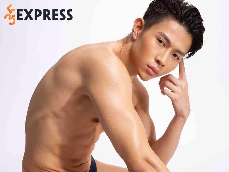 Triệu Vĩnh Kiên tự tin khoe body 6 múi